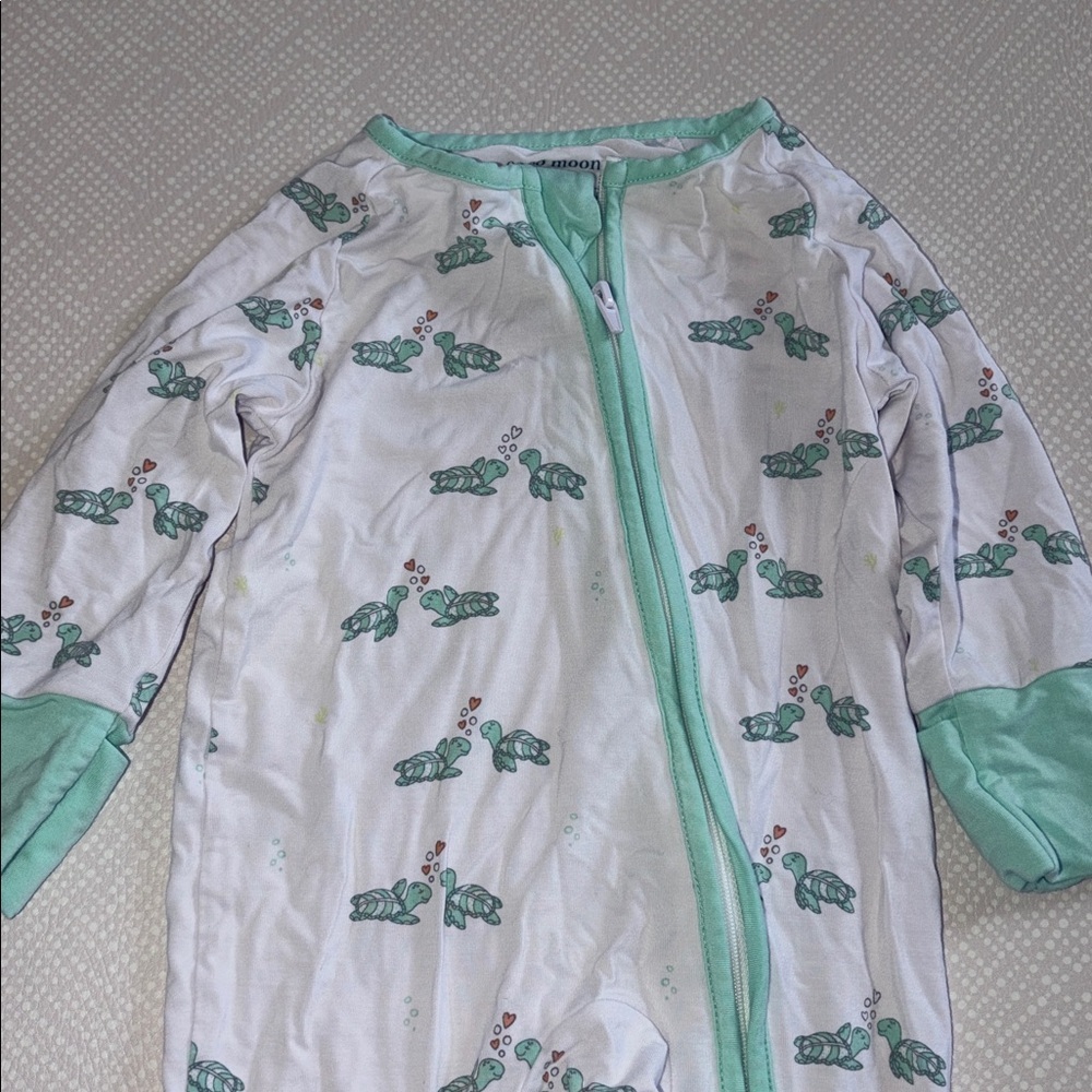 Coco moon Honu Kisses Turtle Print One Piece romper footie 6-9M - Picture 2 of 4